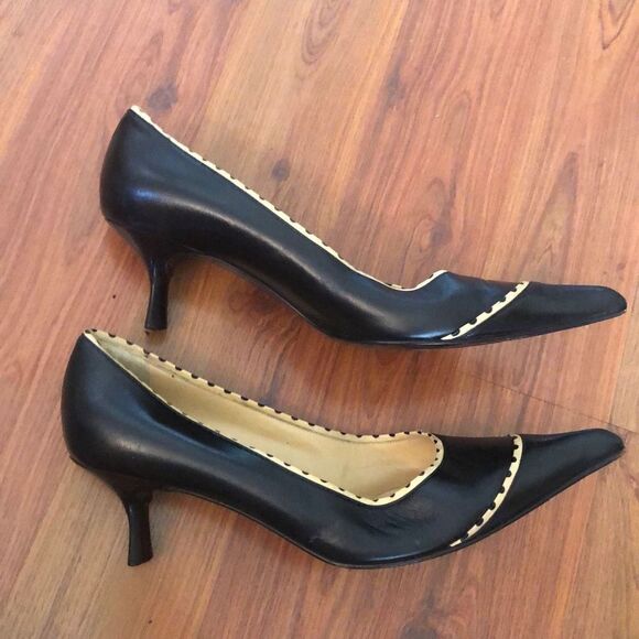 CHANEL Black and beige, low pumps pointy toe size 41 - Picture 6 of 11